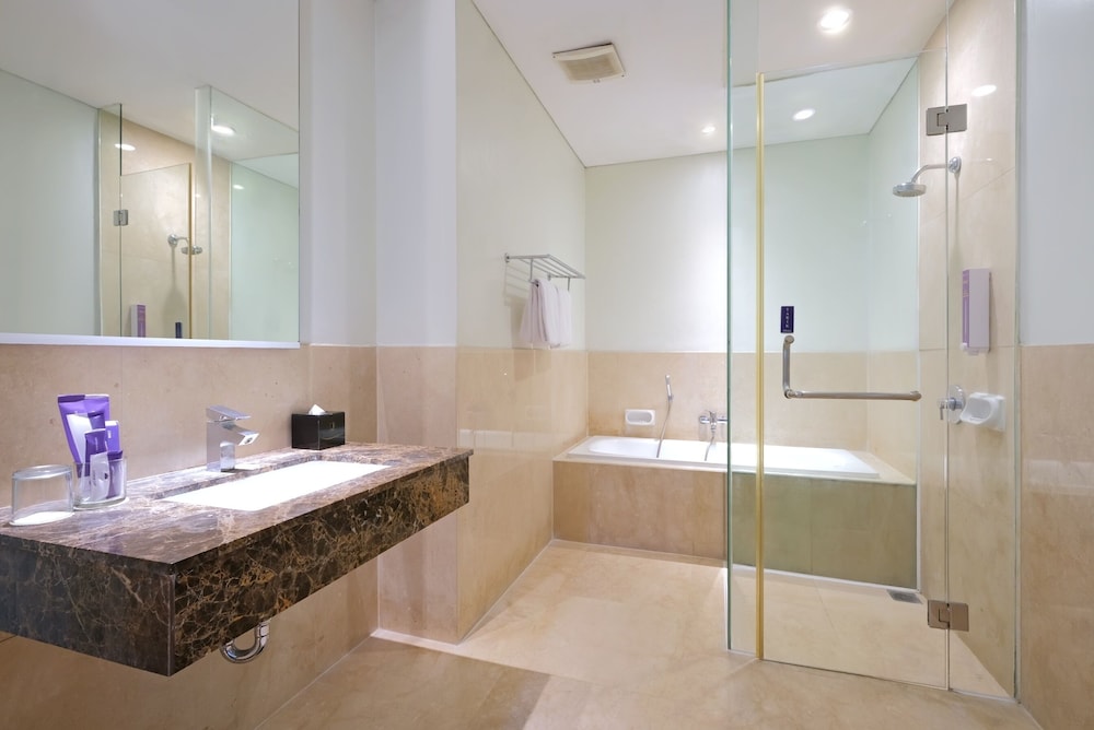 Quest Hotel Simpang Lima Semarang 59/60