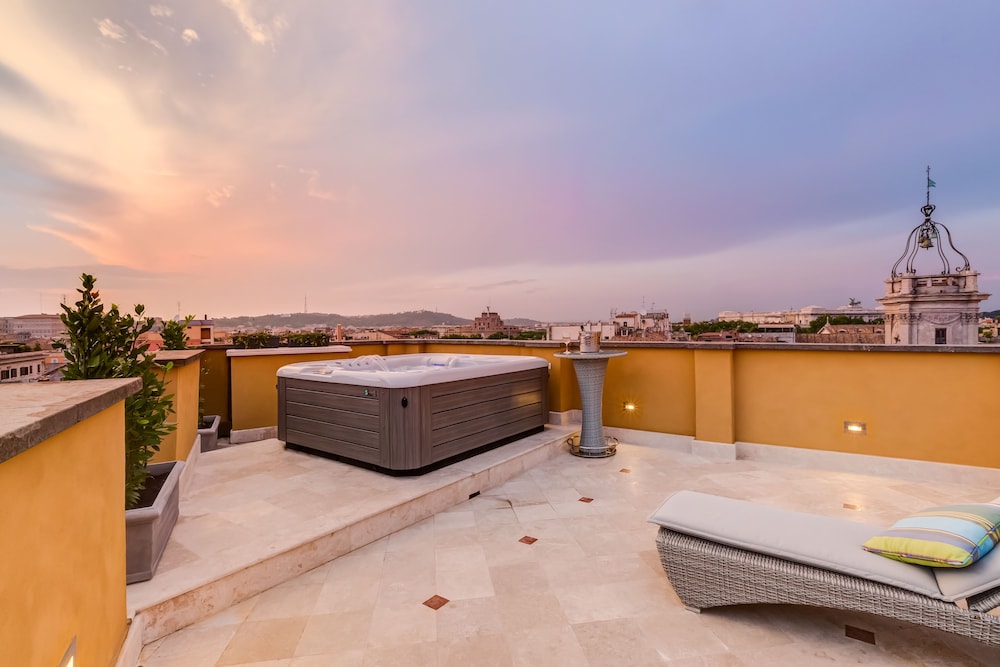 Navona Queen Rooftop 7/73