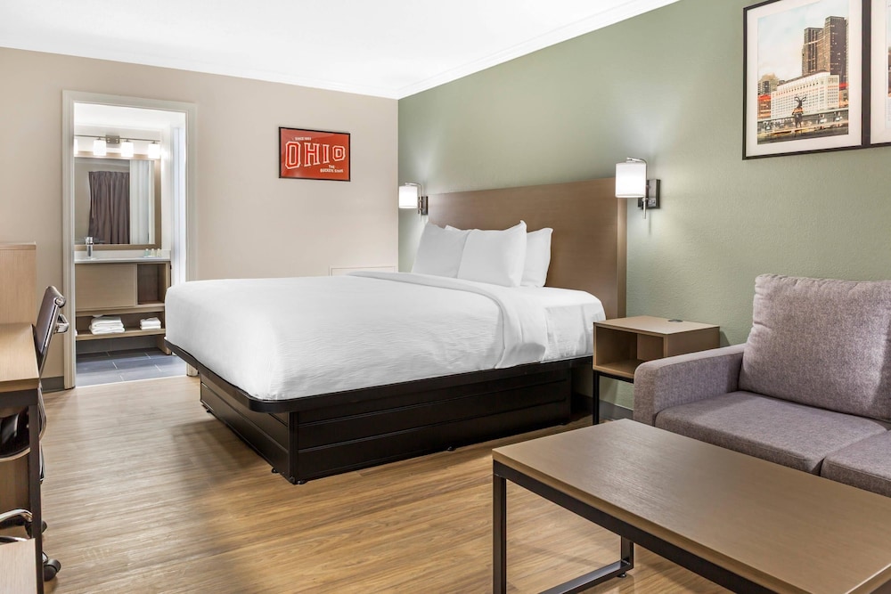 Suite, King Bed, Sofa