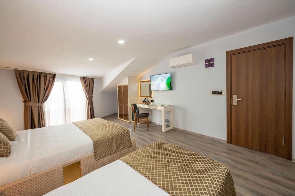 Luxury Airport Hotel 23/48