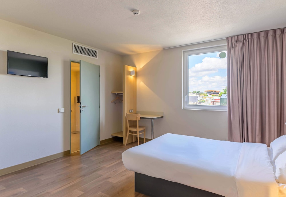 Room, Double Bed, Accessible
