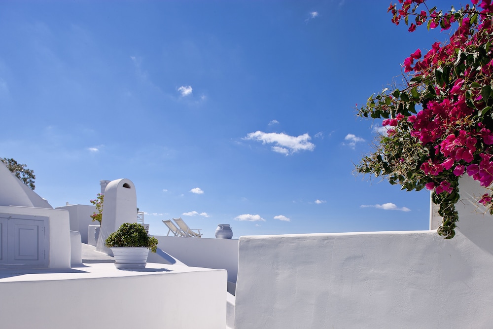 Cliff Side Suites Hotel in SANTORINI