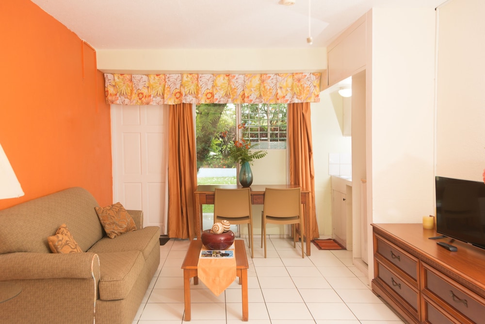Palm Garden Hotel 24/50