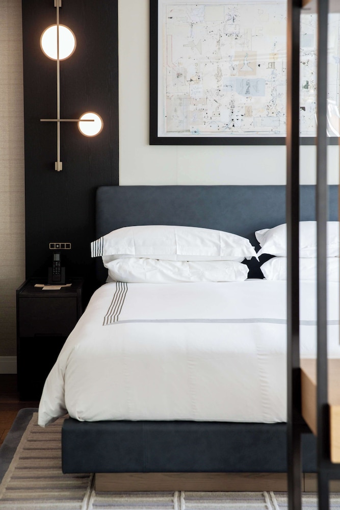 STUDIO, SUITE, KING BED, LOUNGE ACCESS, HIGH FLOOR