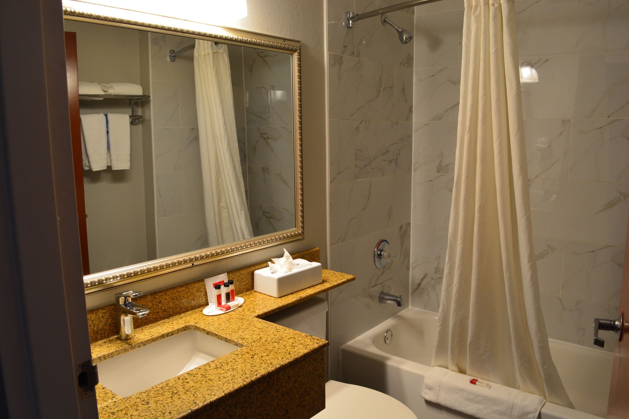 غرفة قياسية بسرير كوين لذوي الإعاقة، Microtel Inn & Suites by Wyndham BWI Airport Baltimore 7/8