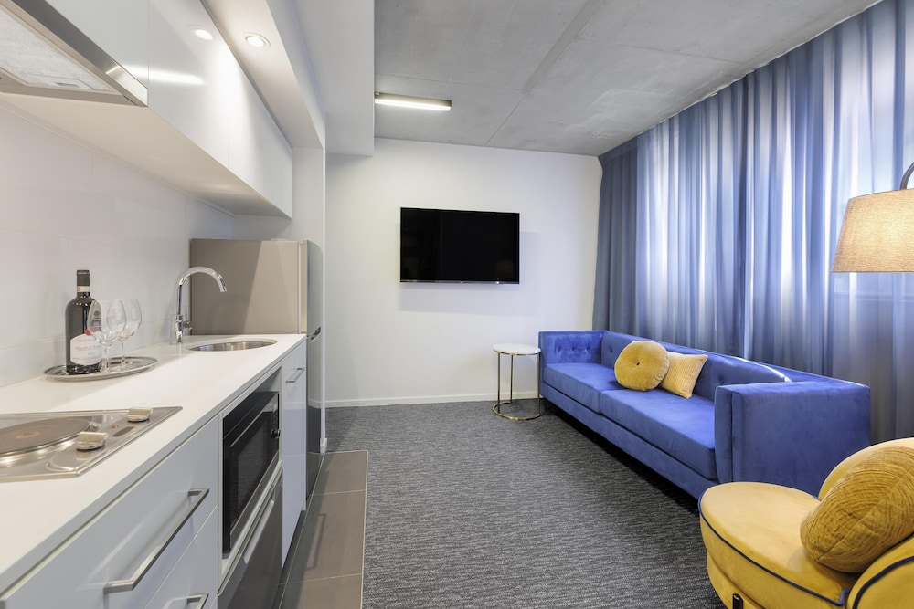 Oaks Melbourne St Kilda Road Hotel 43/64