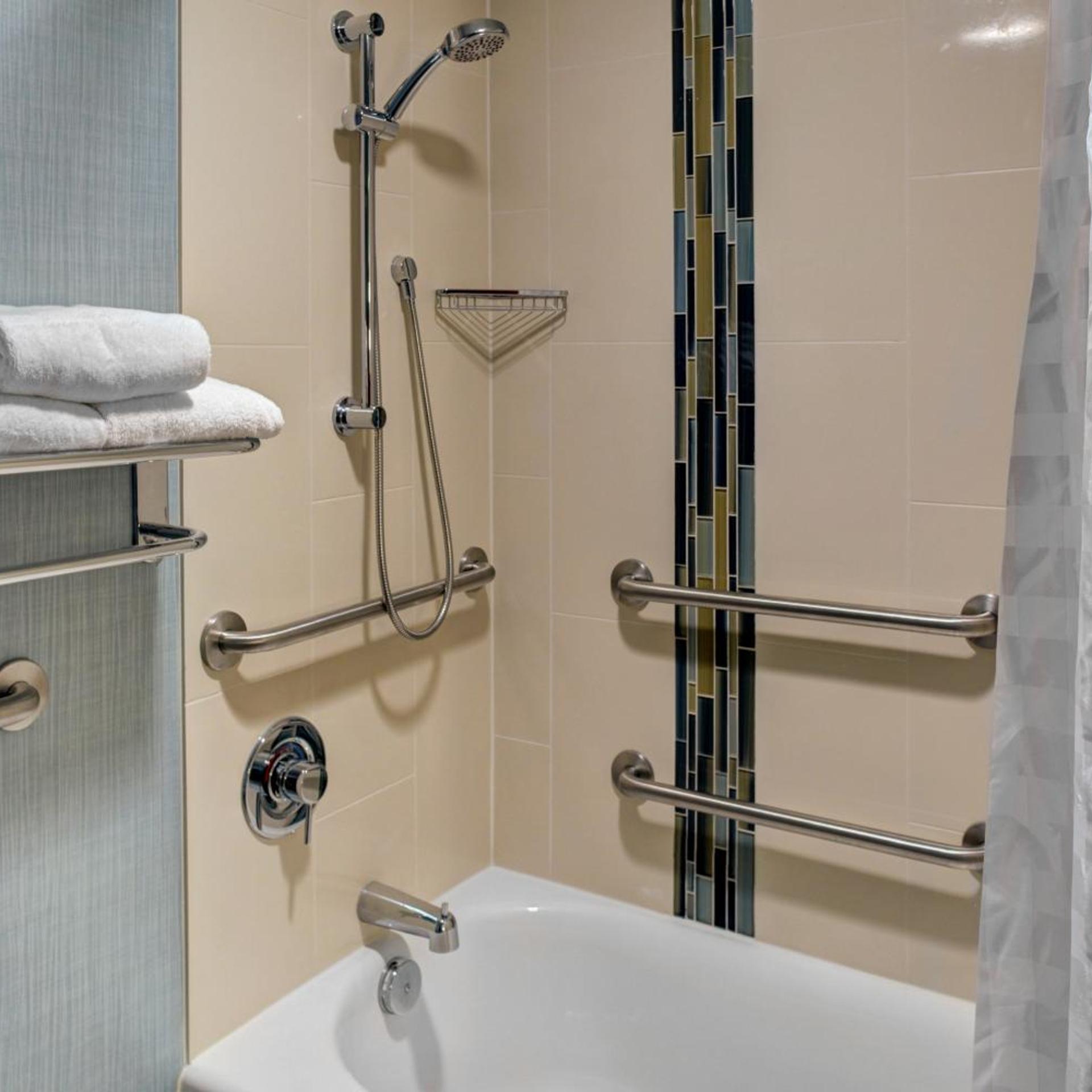غرفة بسرير كينج مع أريكة لذوي الإعاقة، Hyatt Place Nashville Opryland 6/7