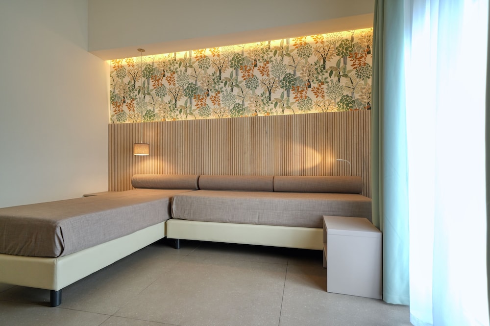 Hotel Palazzo Del Garda (ex Hotel Armony) 8/48