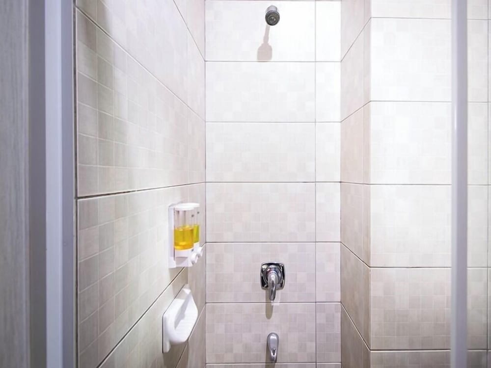 غرفة ديلوكس بسرير كينج، Hotel 88 Jakarta - Mangga Besar VIII 7/7