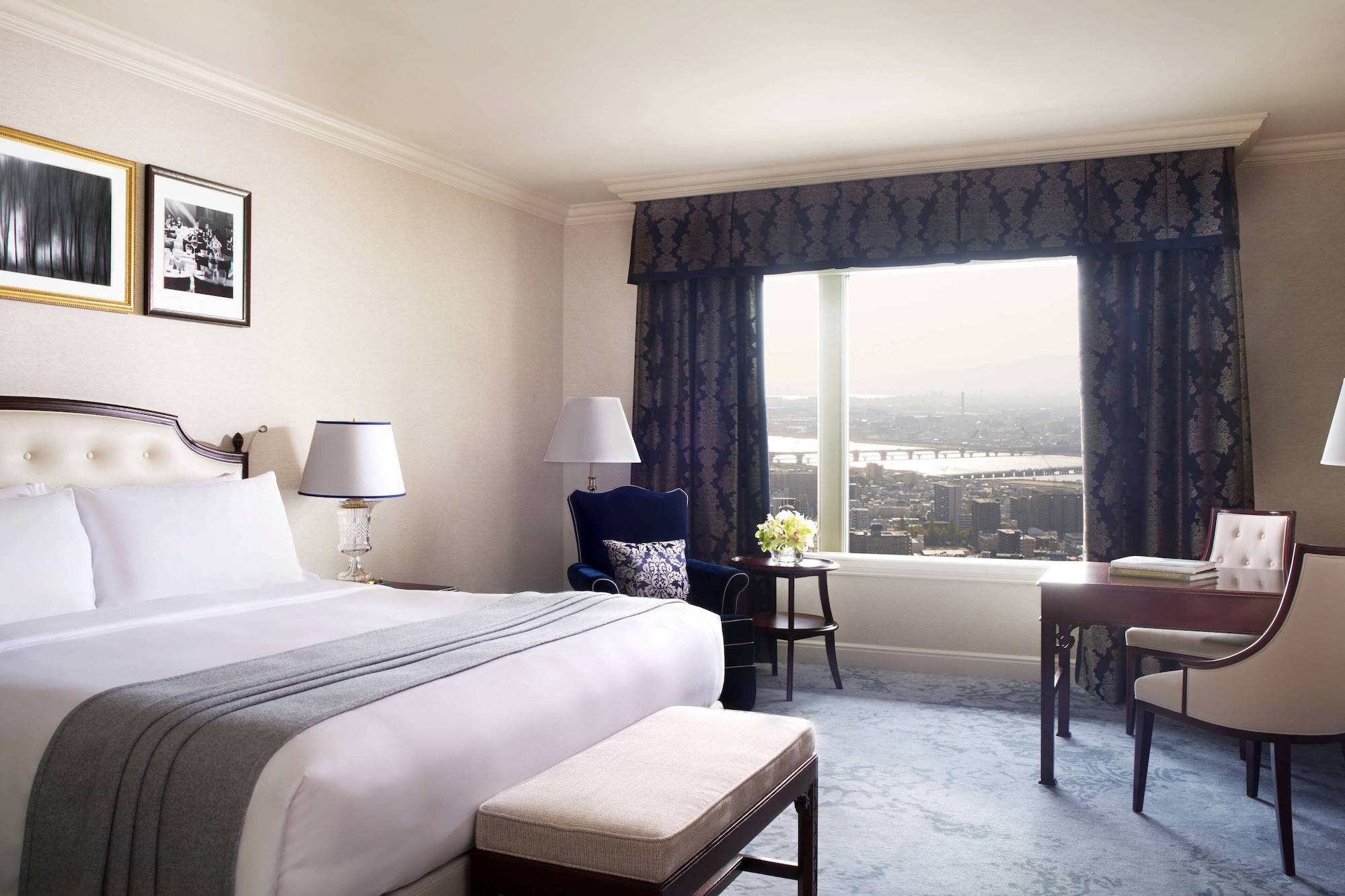 Superior, King Bed, Club Floor