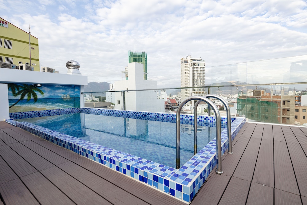 Royal Hotel Nha Trang 3/55