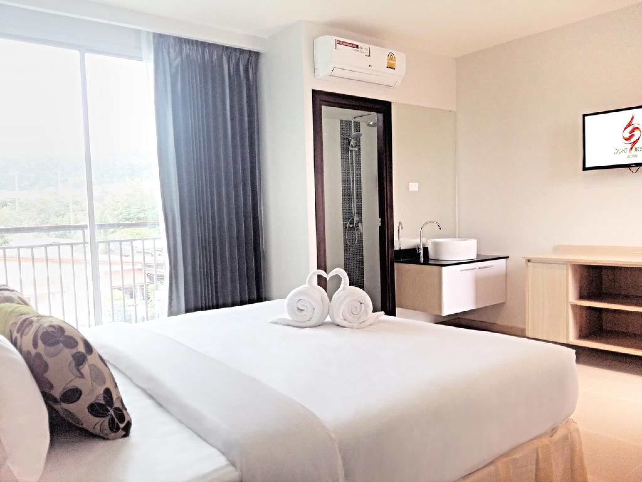 SUPERIOR ROOM