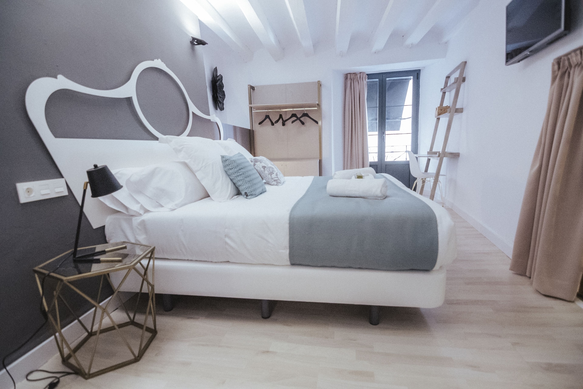 ROOM, QUADRUPLE, DOUBLE BED, SOFA