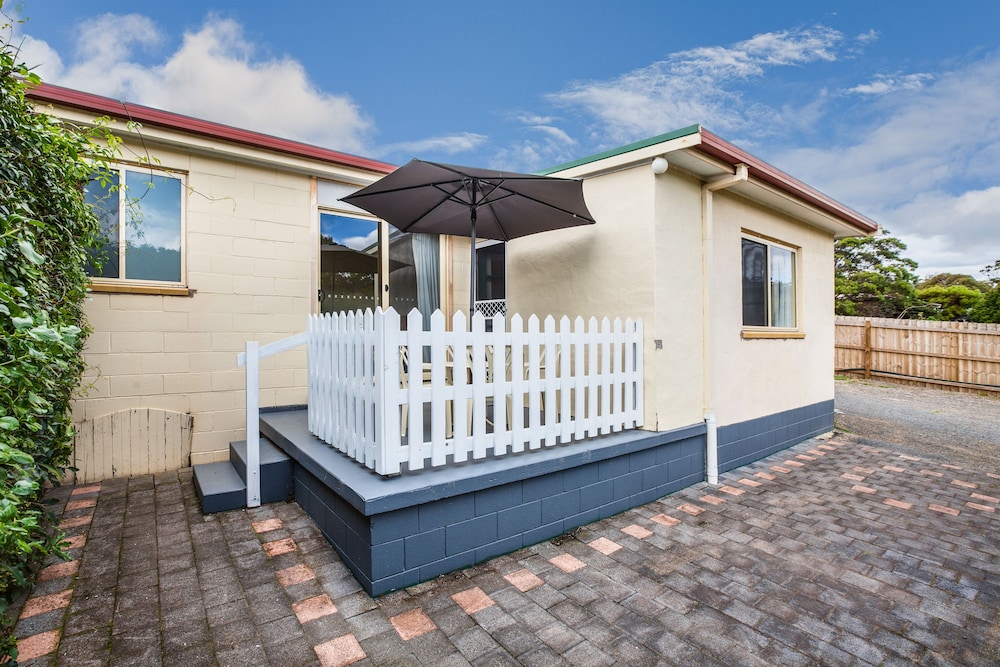 Wintersun Gardens Motel 1/28