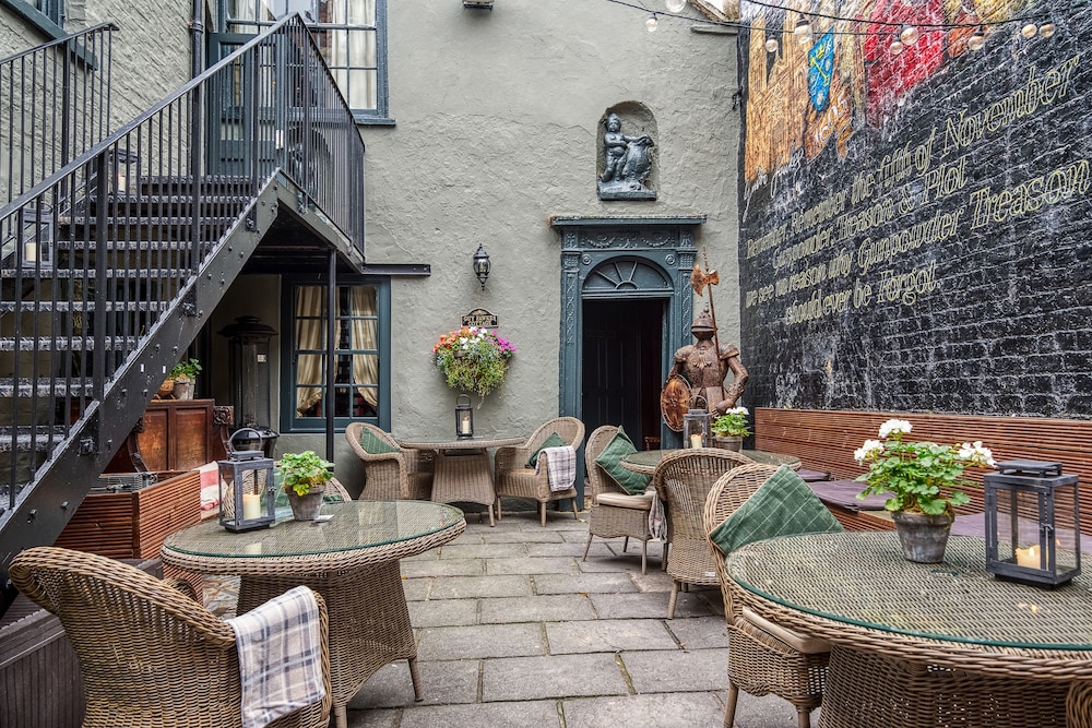 Guy Fawkes Inn 57/63