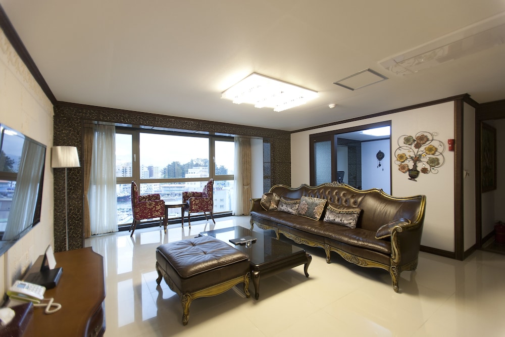 Tongyeong Anchovy Tourist Hotel 22/36