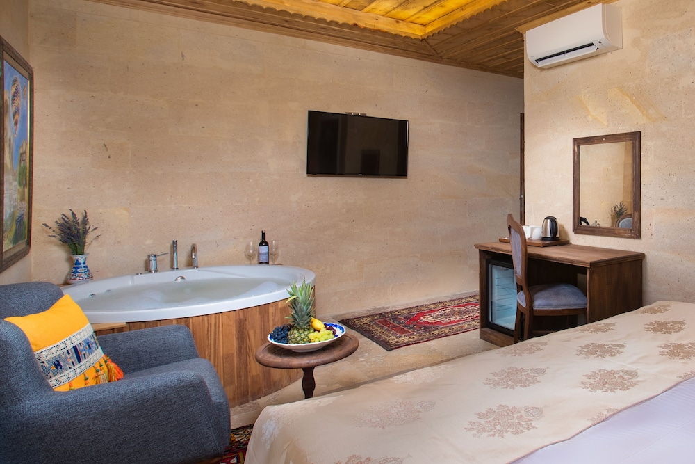 Cappadocia Pyramid Stone House 17/29