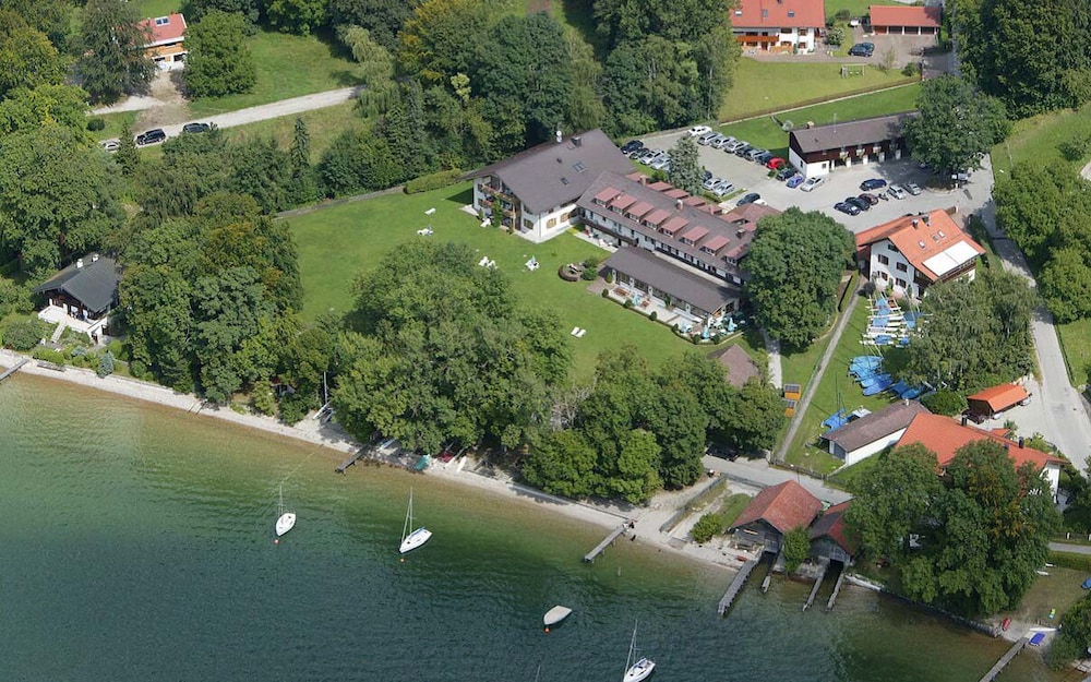 Landhotel Huber Am See 36/45