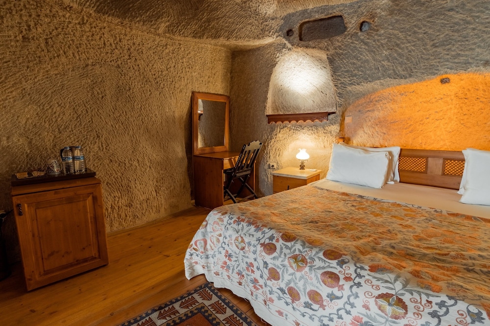 Amber Cave Suites 14/76