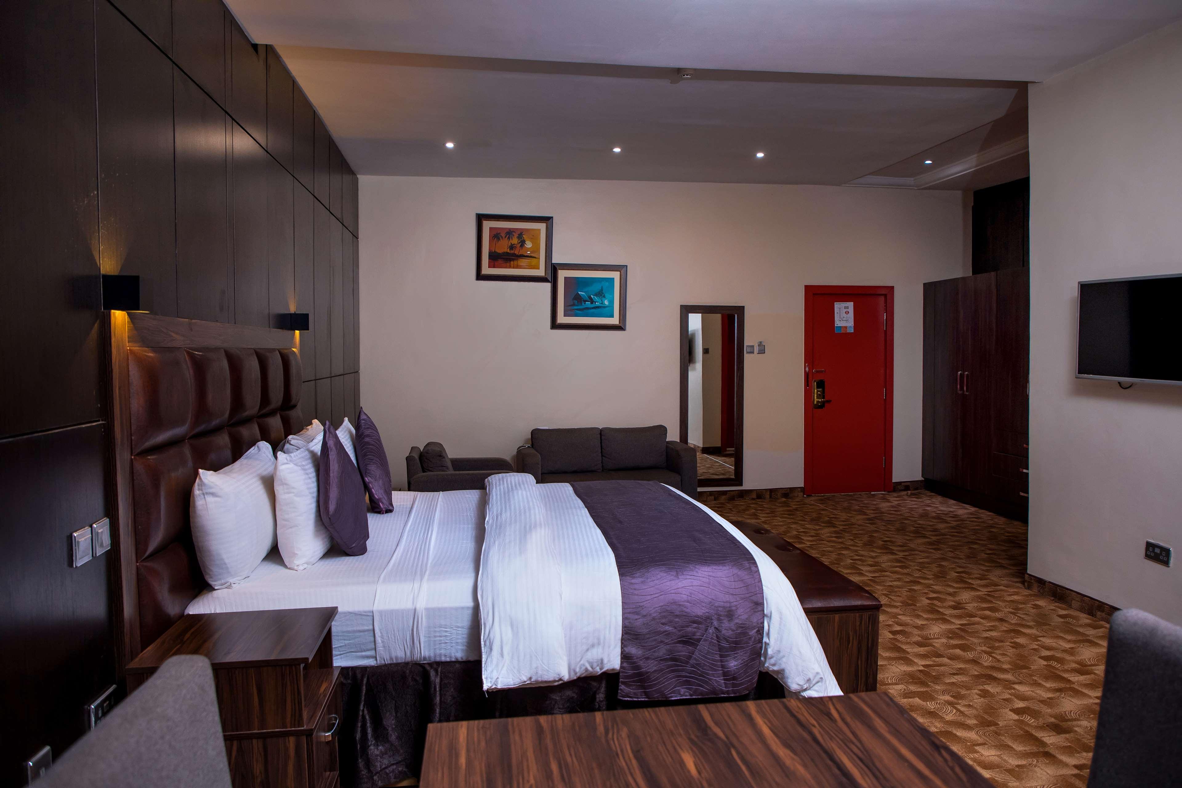 Studio, 2 Beds