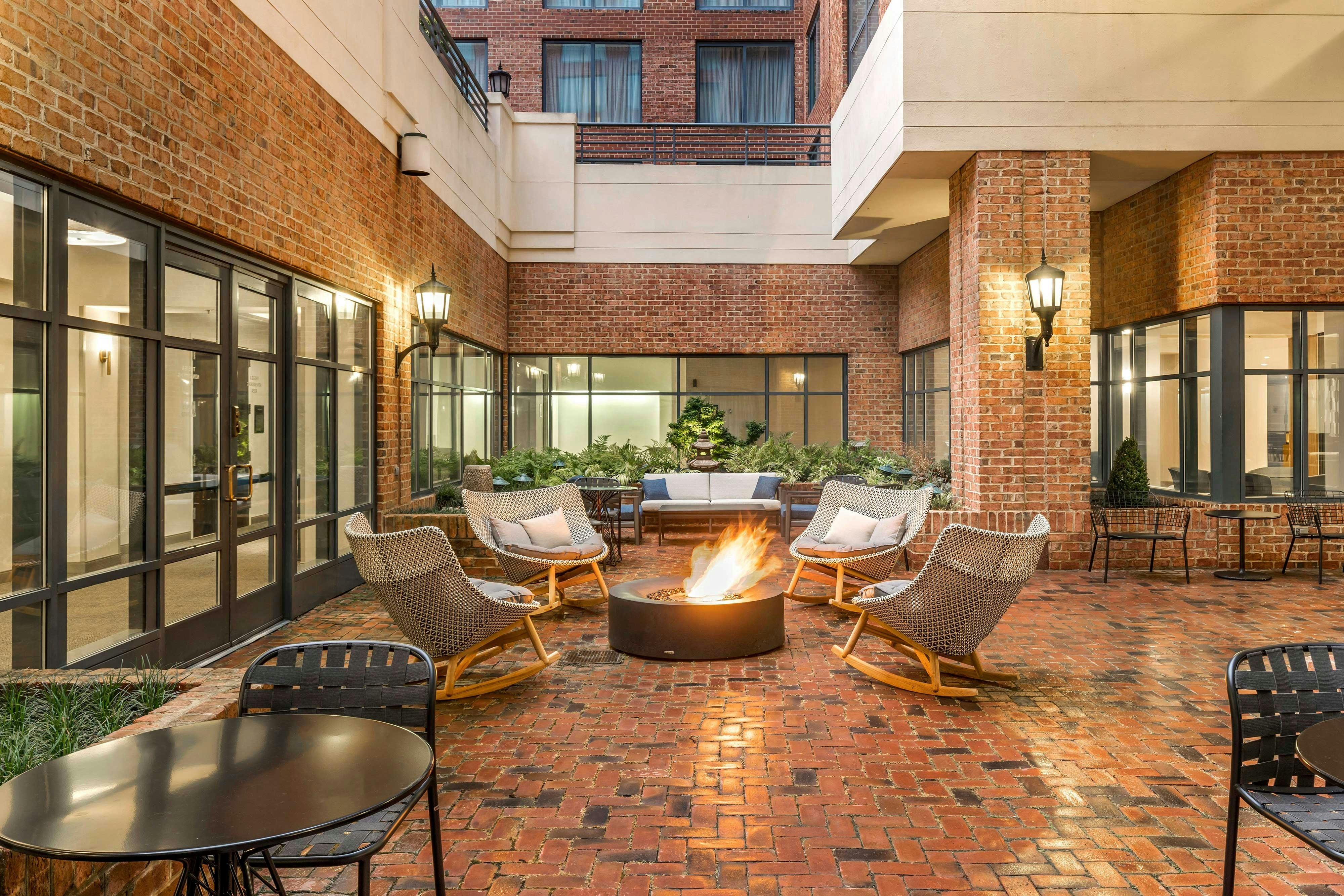 Sheraton Suites Old Town Alexandria 8/25