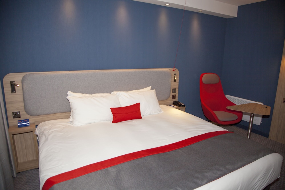 HOLIDAY INN EXPRESS CARDIFF BAY 13/39
