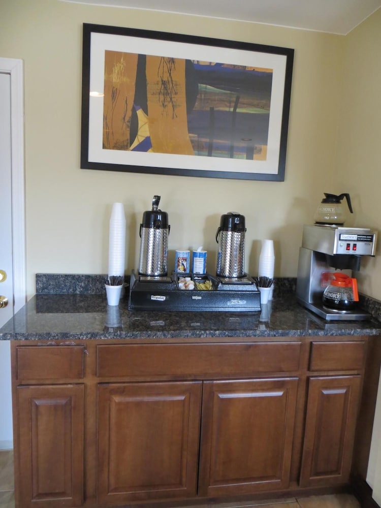 American Inn & Suites 4/28
