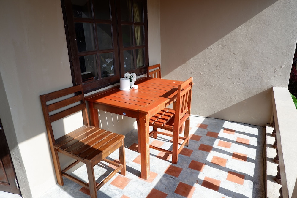 Kata Beachwalk Hotel And Bungalows 57/74