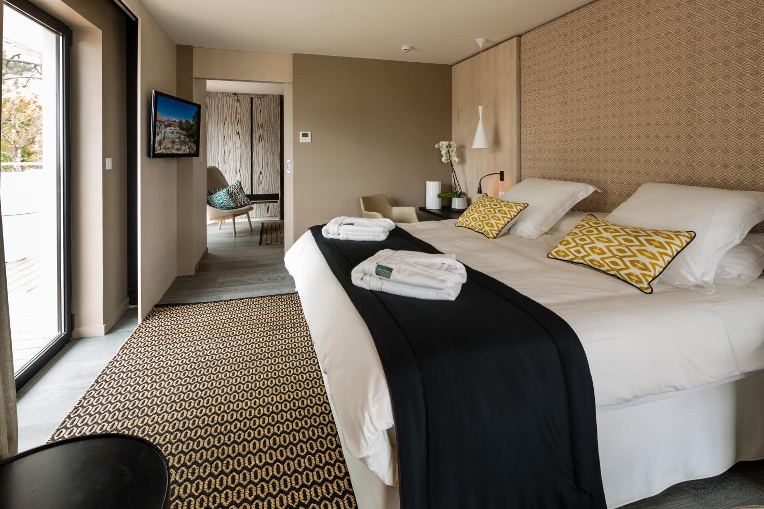 Executive, Suite, Hot Tub