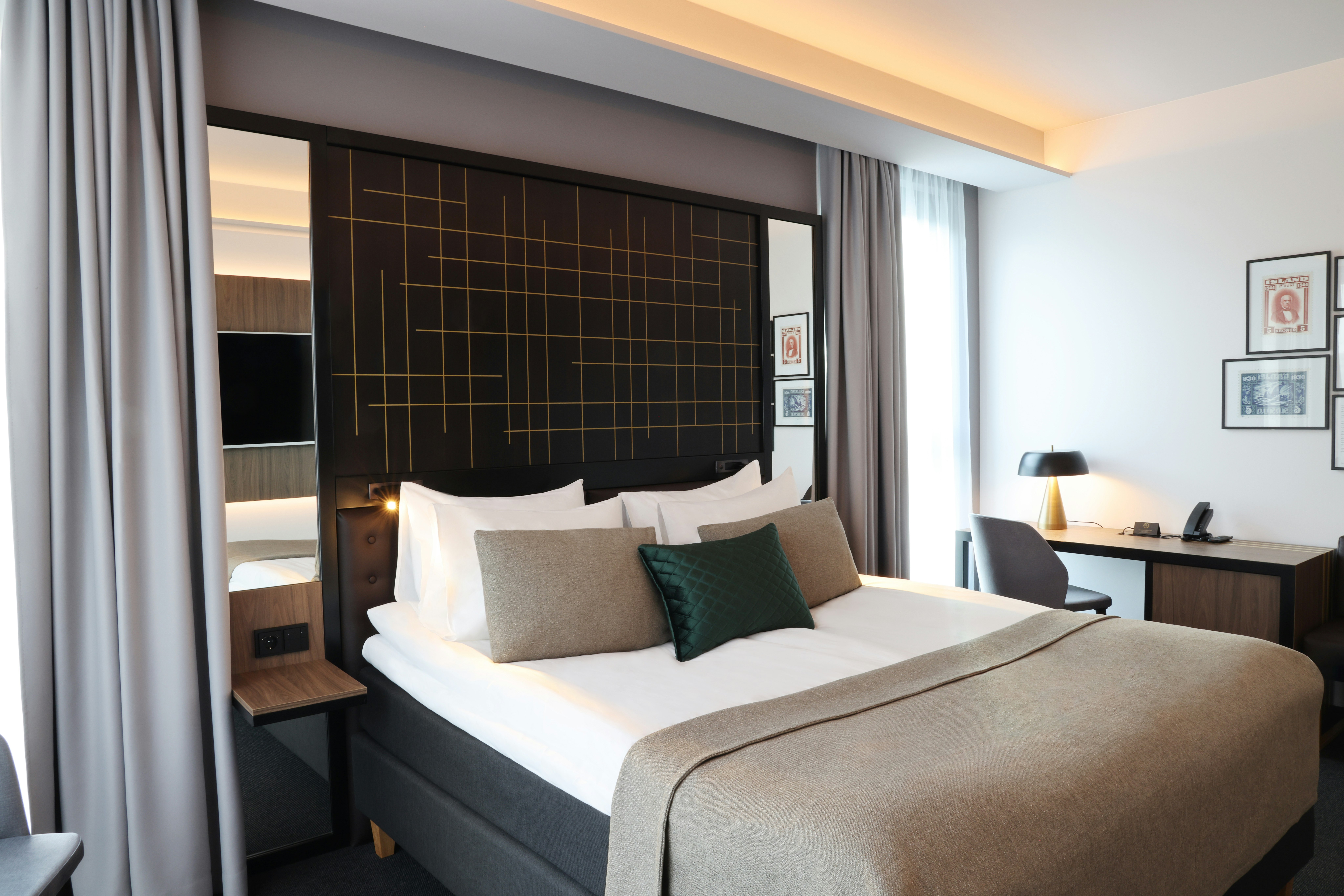DELUXE, DOUBLE BED