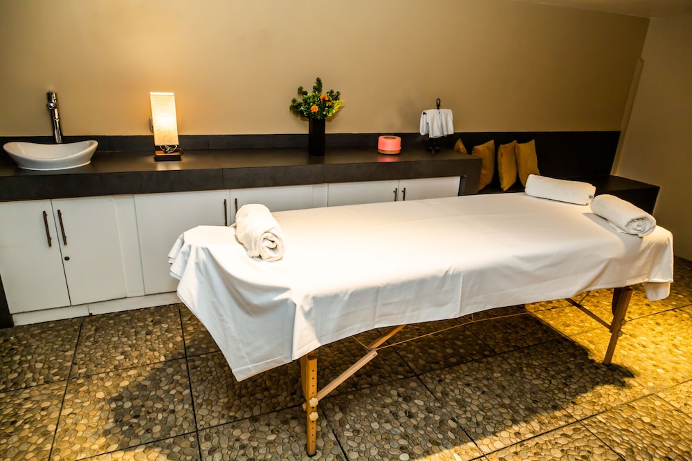 Hotel Senorial 37/56