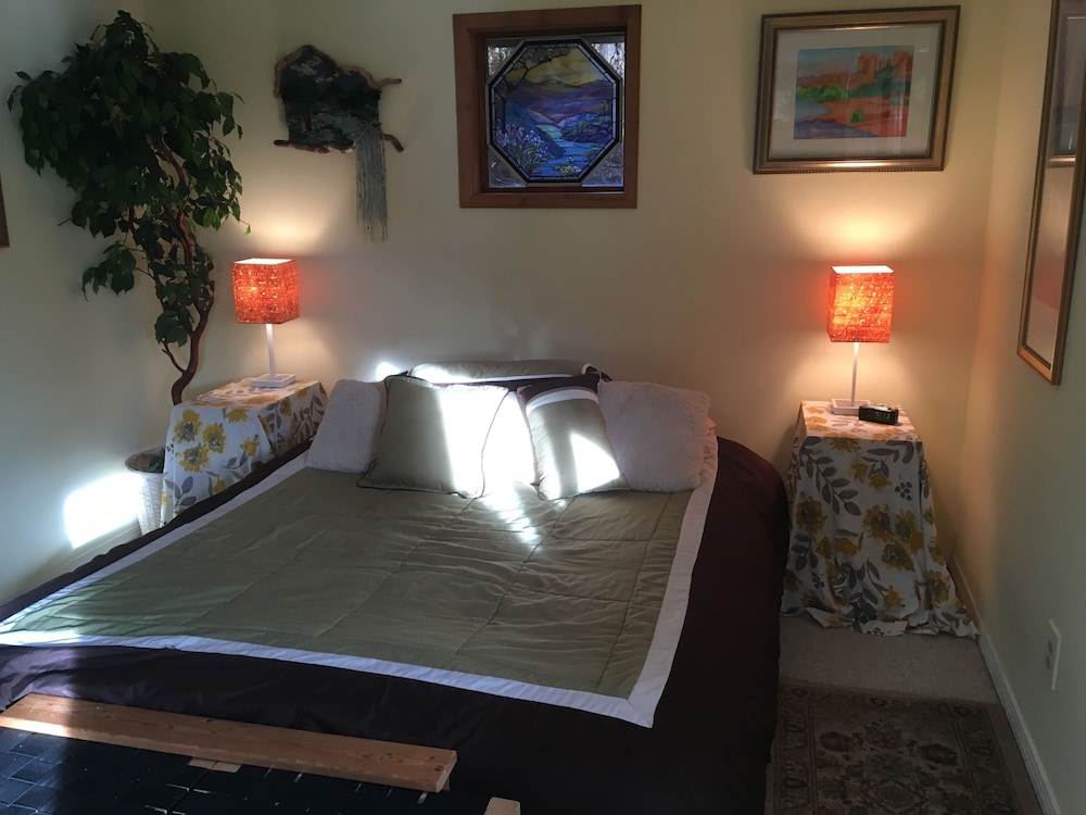 Cottage Lake Bed And Breakfast 7/50