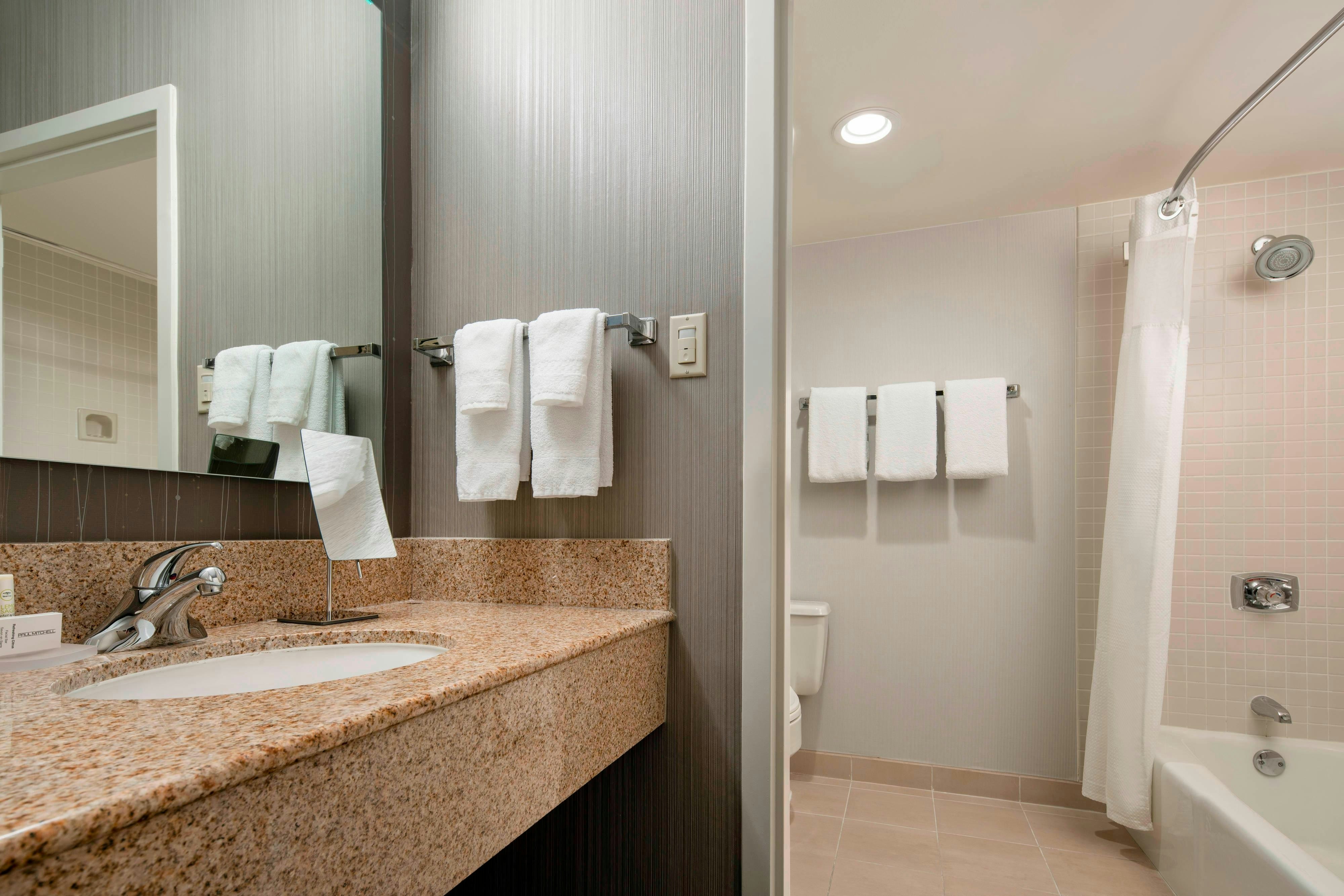 غرفة، Courtyard by Marriott San Francisco Airport 3/3
