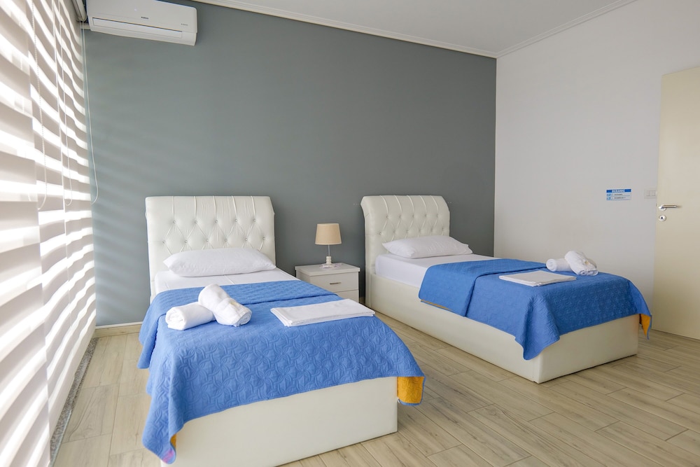 Oceanic Overview Suites 16/50