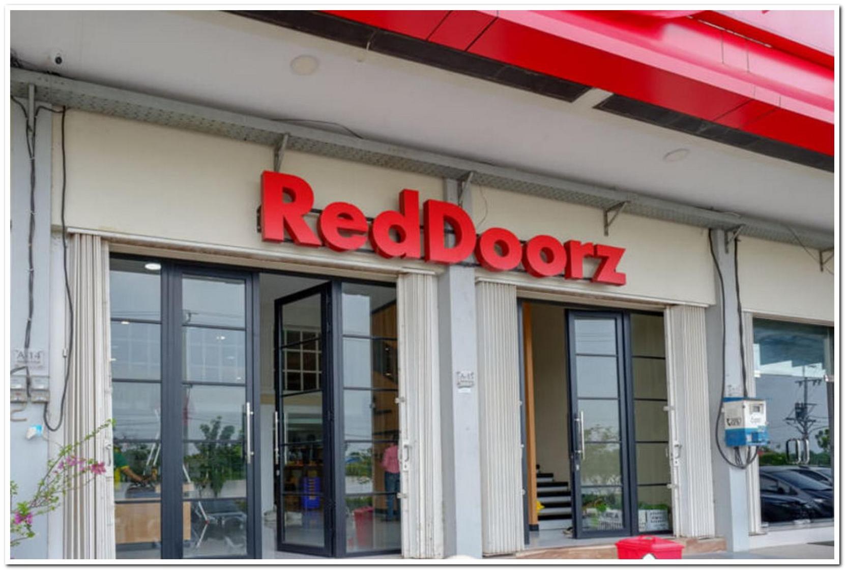 RedDoorz Plus @ Madukoro Raya Semarang 1/51