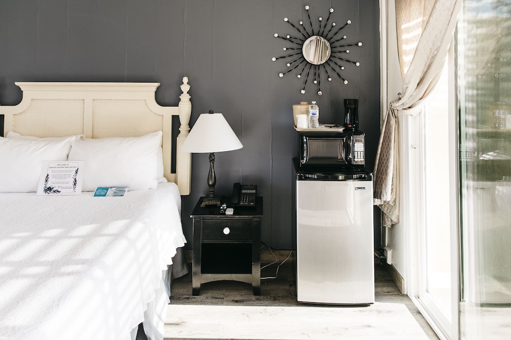 Seaside Laguna Inn & Suites 10/50