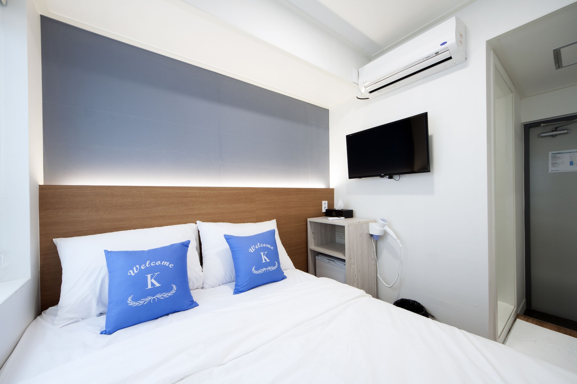 ROOM, DOUBLE BED