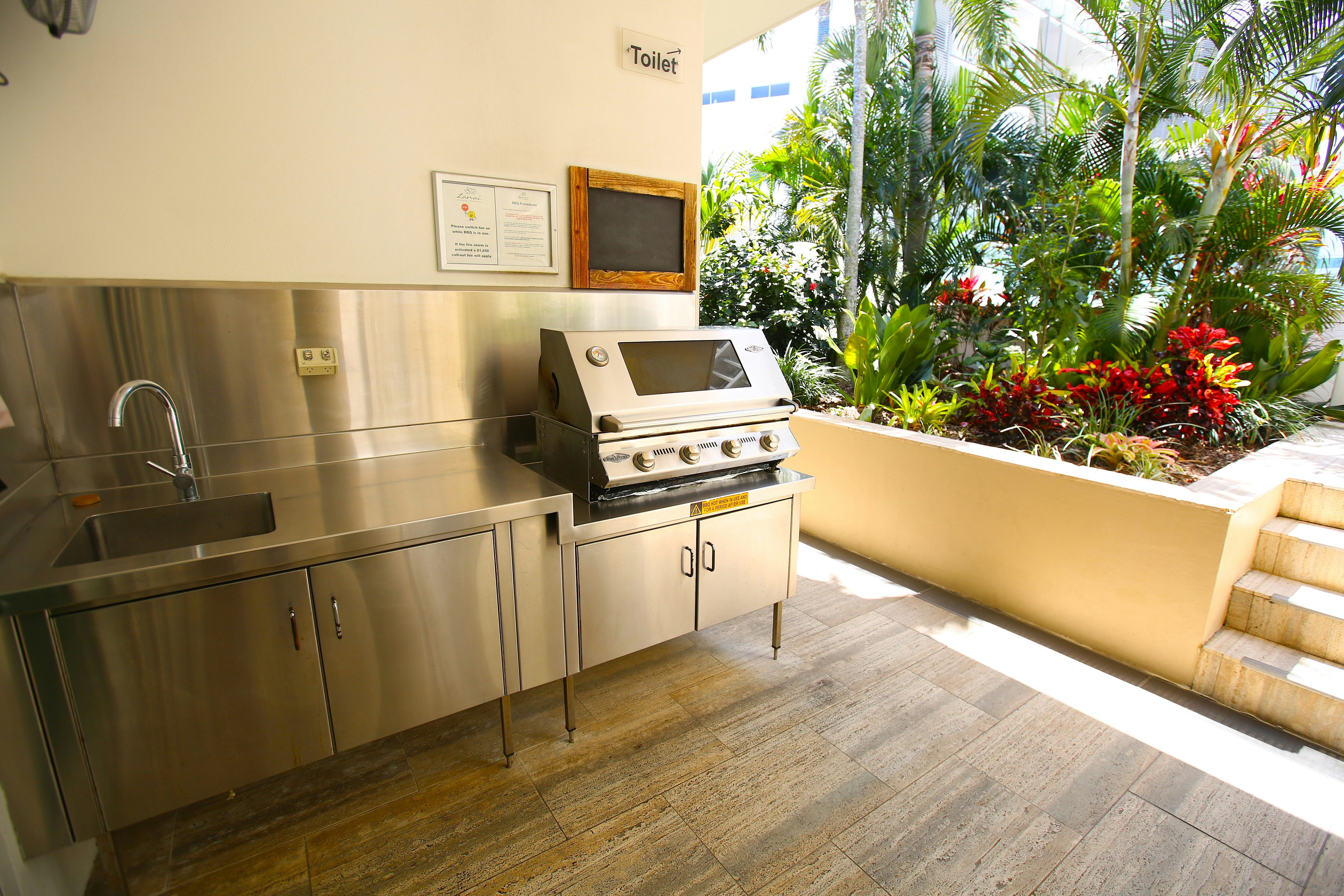 Lanai Riverside Apartments 7/17
