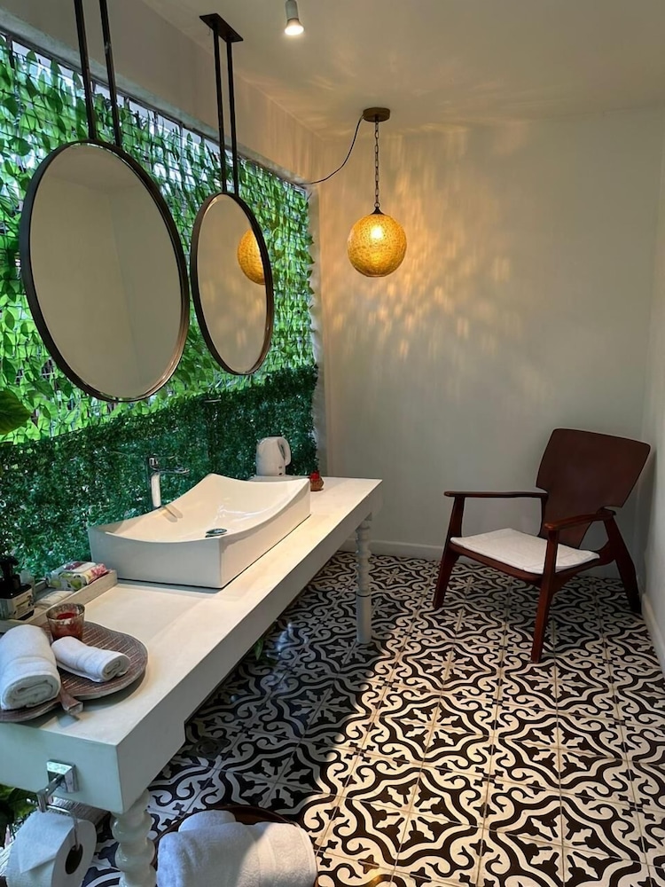 LECLERC HOTEL BOUTIQUE 45/70