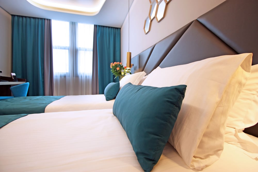 The Hive Hotel 17/50