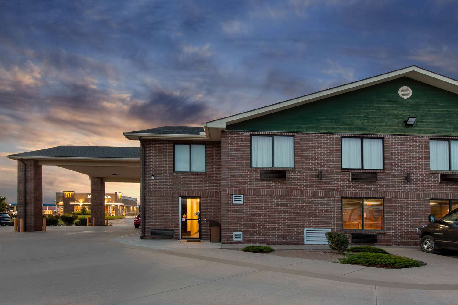 Super 8 By Wyndham Salina I-70 2/29