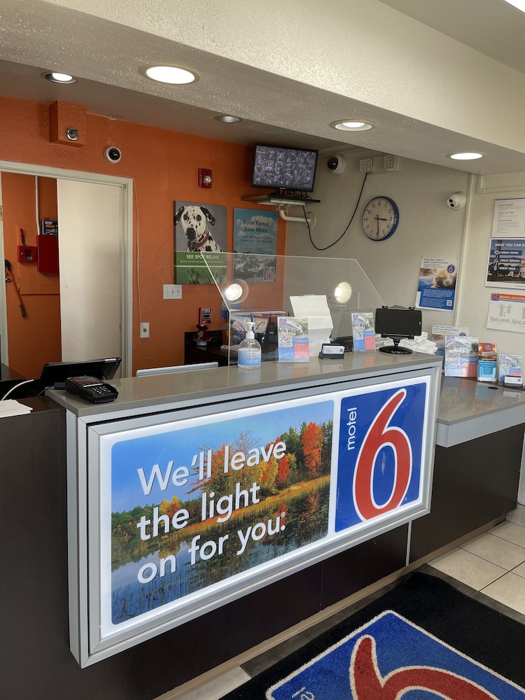Motel6 Wethersfield, CT - Hartford 10/66