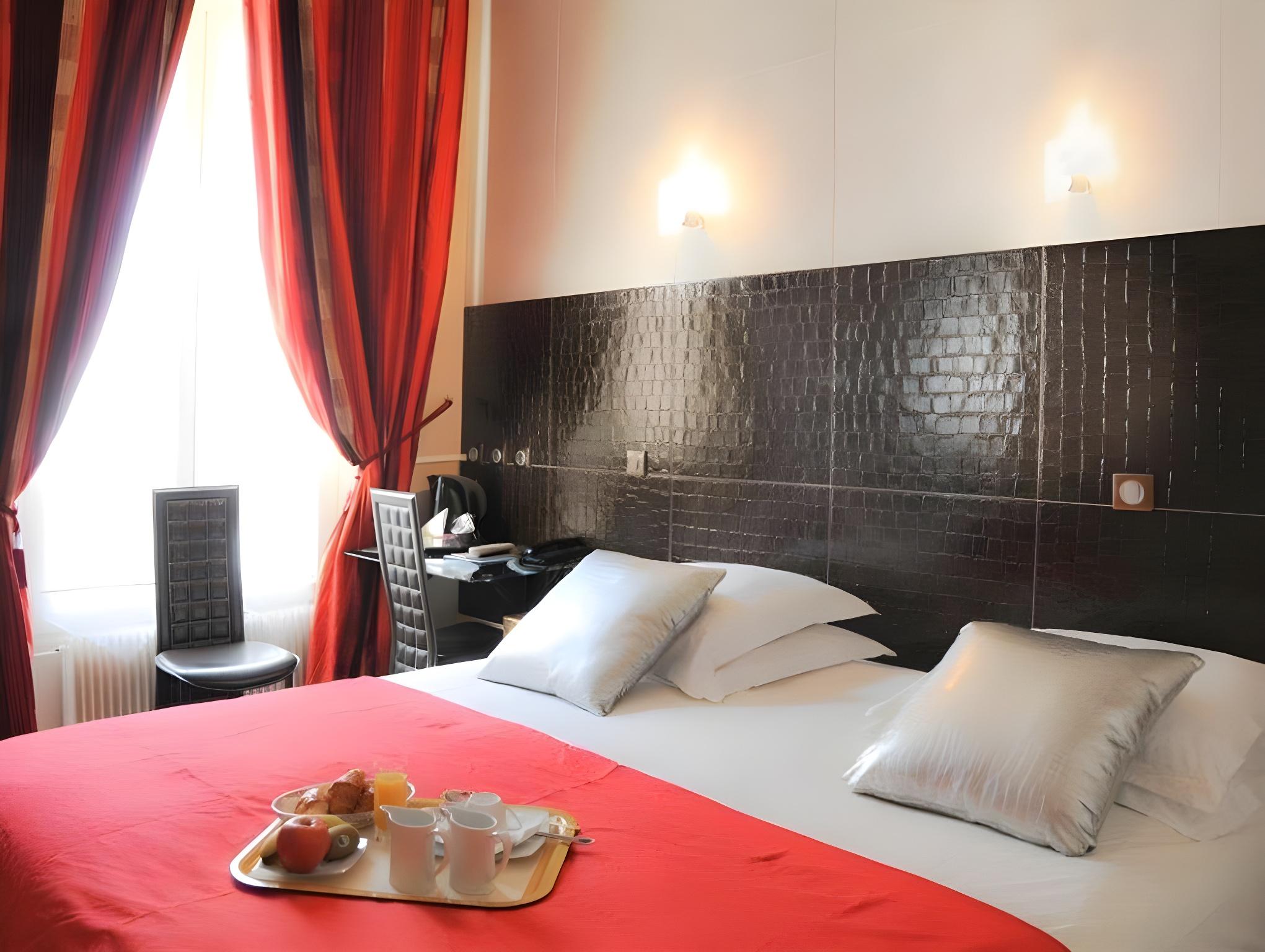 PRIVILEGE, DOUBLE OR TWIN BED