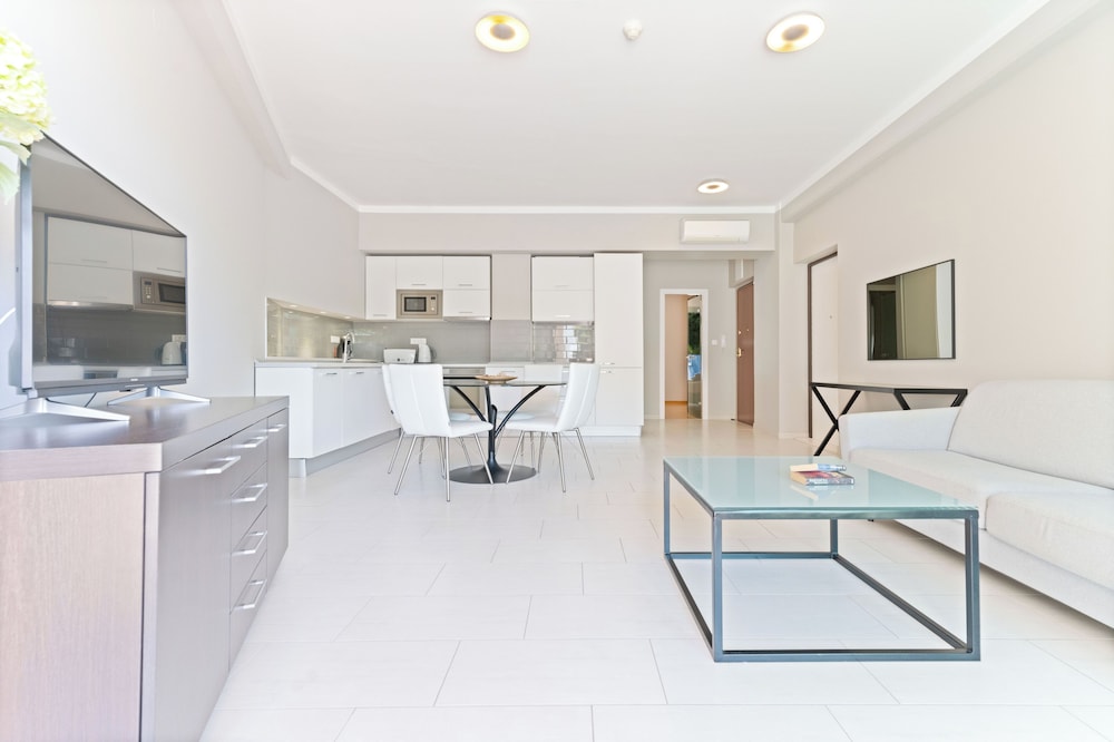 THE RESIDENCE 37/71