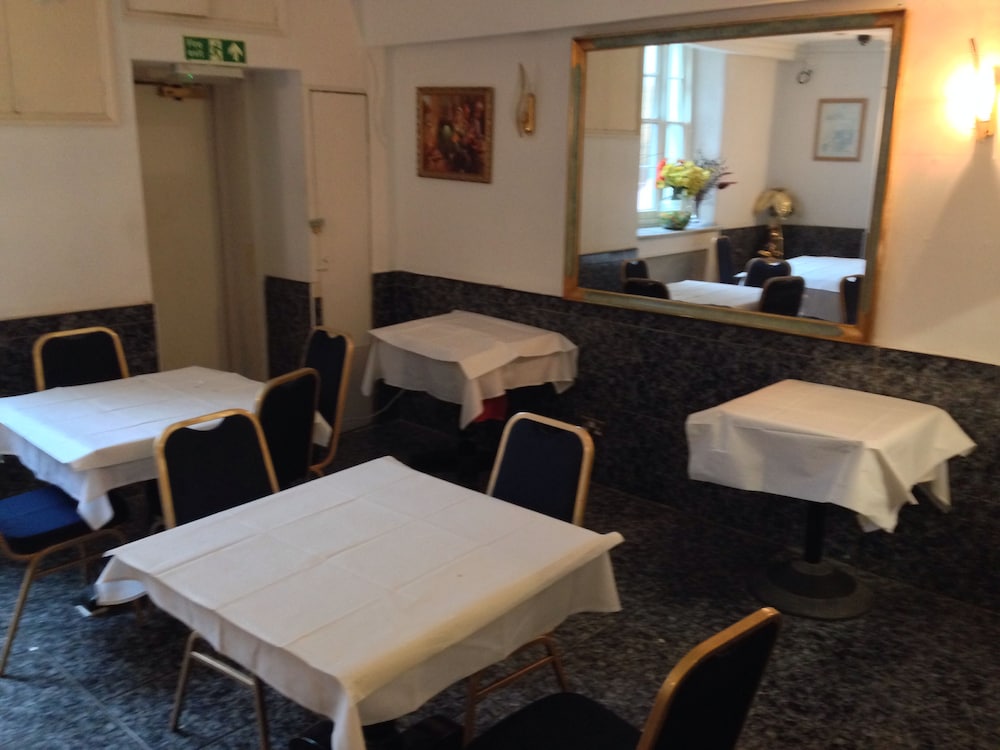WHITELEAF HOTEL 35/50