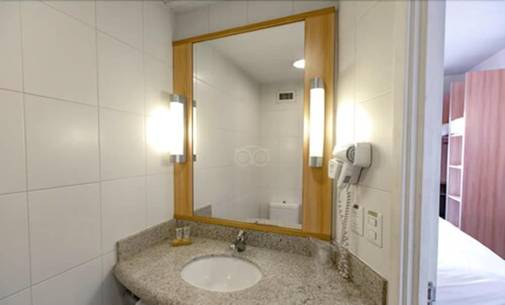 Ibis Antofagasta 48/48