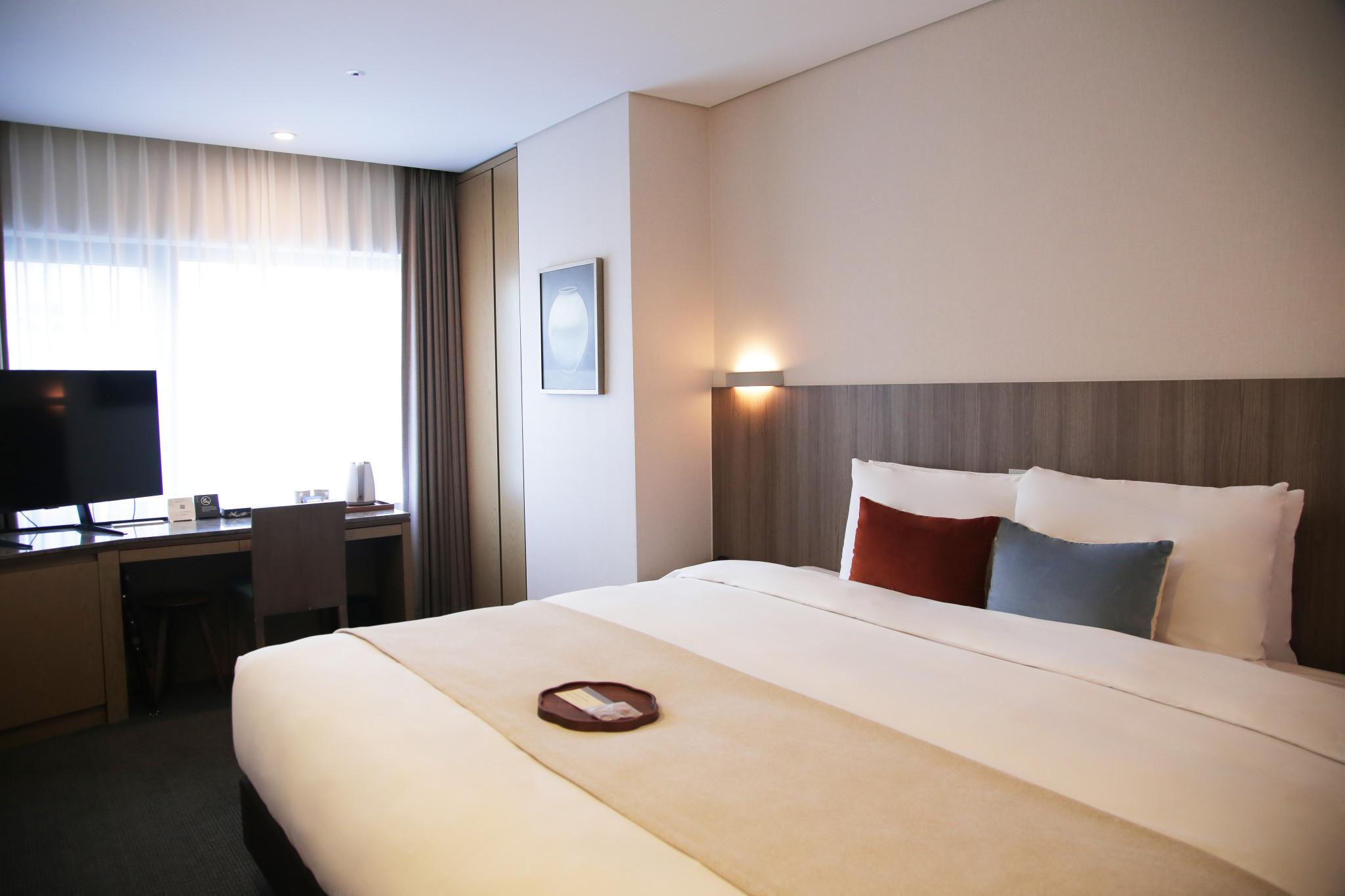Hollywood, Double Bed