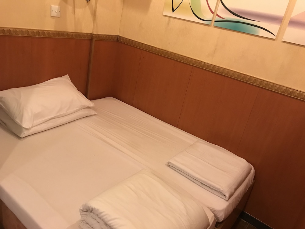 Kowloon New Hostel 20/35