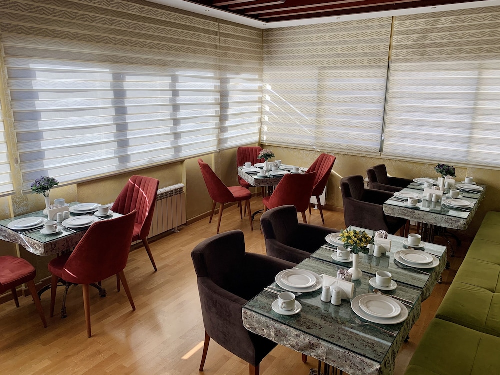 Clover Hotel Baku 47/50