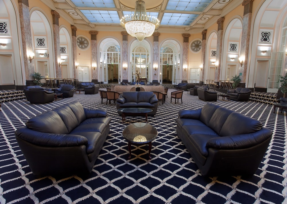Adelphi Hotel 39/69